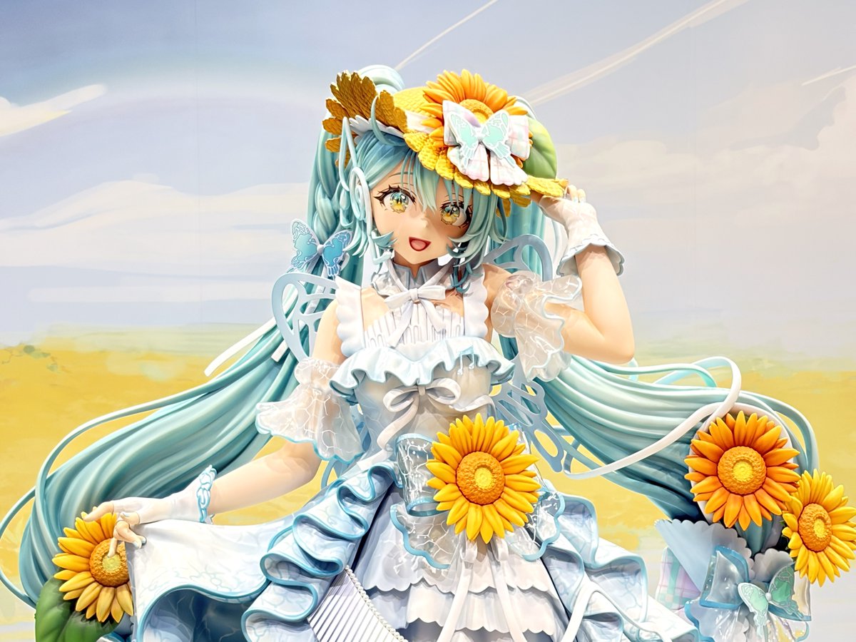 Neruton244's tweet photo. ボカロライブの雰囲気はこんな感じなんやねと終始ニコニコ☺️

アクトシティ浜松大ホールはピアノとかオーケストラが演奏する場所な印象でしたが、ライブ中は体に響く重低音＋耳が痛くなる爆音でこんな事もできたんだなと感心しきり

強いて言えば、演者が舞台から出てこないのが残念(VR Live脳) https://t.co/vaakngBkGH