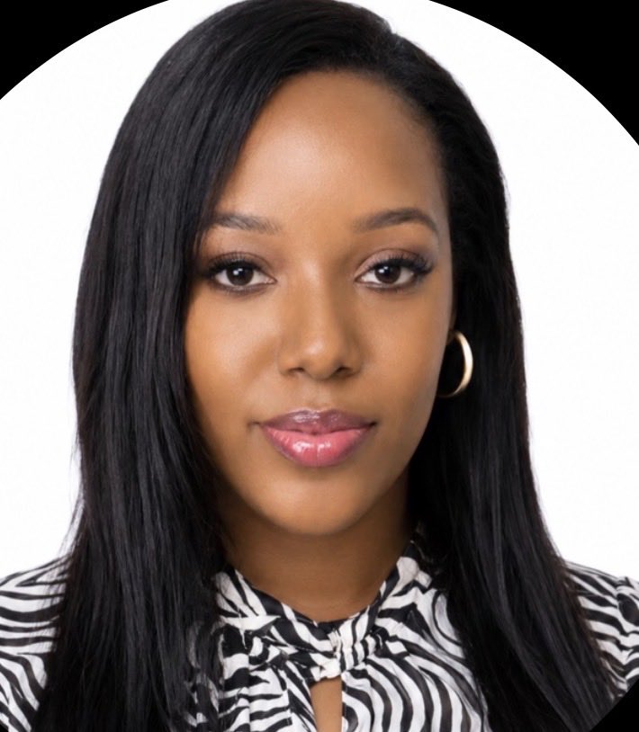 DavidMufuta's tweet photo. #TalentsRDC @KatangaCynthia 

Nous poursuivons notre campagne de présentation des talents utiles au pays!

Cynthia Katanga est une congolaise spécialisée en stratégie d’entreprise, conformité, finance et développement des PME. Titulaire d’un MBA, elle a travaillé aux États-Unis, notamment chez Bank of America dans les domaines des opérations financières, de la conformité (KYC/AML), de la gestion des risques et de l’audit interne. Elle est aujourd’hui Country Director d’Elvanta Congo, où elle pilote le développement des activités de cette entreprise américaine en RDC. Elle intervient également dans le débat économique en plaidant pour une transformation des PME congolaises vers des modèles plus compétitifs et mieux structurés. 

Fonctions pour lesquelles elle pourrait être utile à la RDC

Au regard de son parcours, Cynthia Katanga pourrait apporter une valeur ajoutée dans plusieurs responsabilités nationales, notamment :

✅ Conseillère spéciale du Président de la République en matière de développement du secteur privé et de compétitivité.
✅ Ministre ou Vice-ministre chargée des PME et de l’Entrepreneuriat.
✅ Directrice générale d’une agence nationale de promotion des investissements ou de développement des PME.
✅ Membre du Conseil présidentiel de veille stratégique sur les questions économiques.
✅ Présidente ou administratrice d’un établissement public dédié à l’innovation, à l’investissement ou au développement industriel.
✅ Experte auprès du Gouvernement sur les réformes de la gouvernance d’entreprise, de la conformité et de l’attractivité des investissements.
✅ Représentante de la RDC dans des initiatives internationales de promotion de l’entrepreneuriat et des partenariats économiques.

🇨🇩 Talents pour la Nation

Cynthia Katanga fait partie de cette nouvelle génération des congolais qui allient expérience internationale et engagement pour le développement économique de la RDC.

Son parcours en conformité bancaire, gestion des risques, gouvernance d’entreprise et développement des PME constitue un atout pour notre pays.

Des profils comme le sien pourraient contribuer efficacement aux politiques de compétitivité, d’investissement et de transformation du secteur privé.

La RDC gagnerait à mieux valoriser ses talents. #RDC #Leadership #PME #Gouvernance #TalentsPourLaNation

@Presidence_RDC @PrimatureRDC @ANAPI_RDC @ARSP_RDC @FEC_RDC