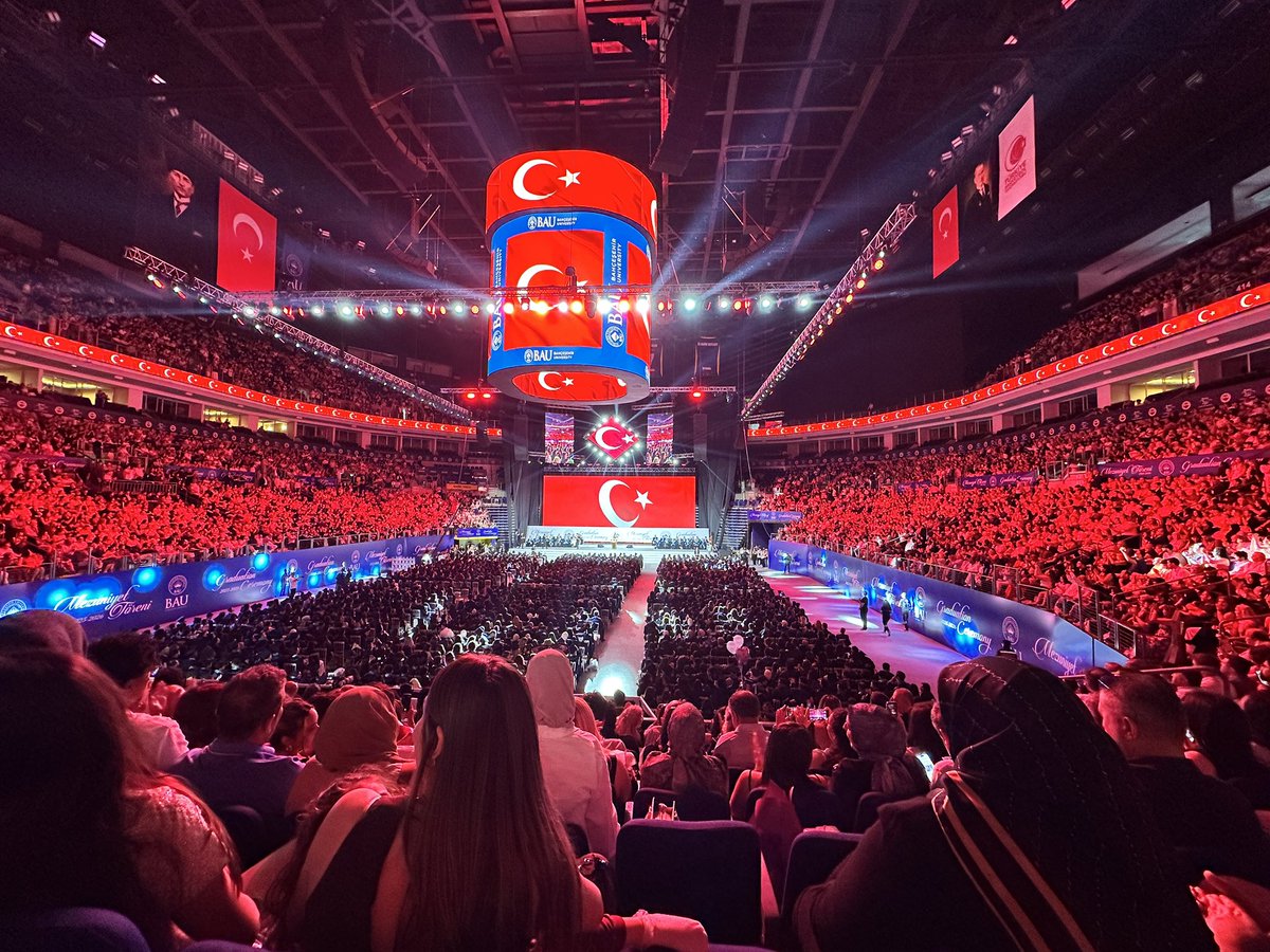 buseclmn's tweet photo. Bau mezuniyet / Ülker Arena laik atak https://t.co/OutJZhR1np