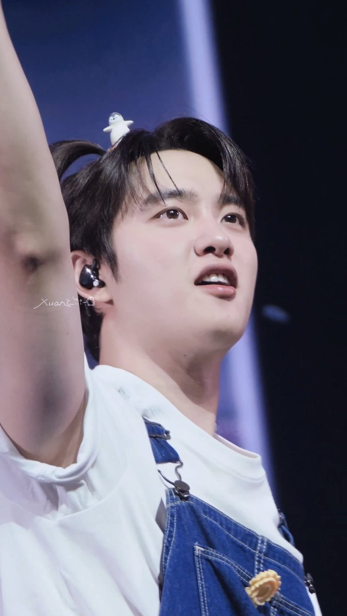 feelsowhale's tweet photo. kyungsoo is just a little ball of cuteness i adore him so much :( https://t.co/NSUPUlRAHV