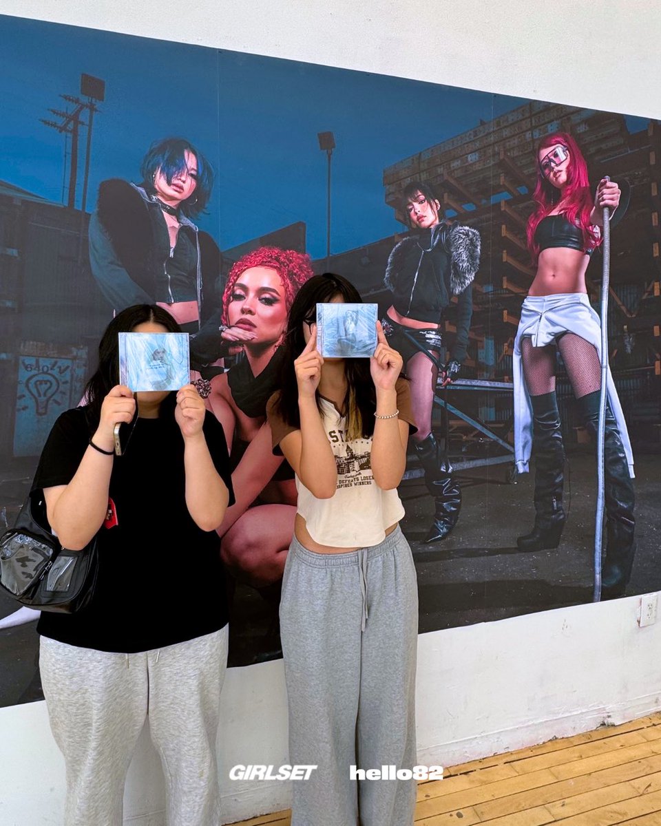 hello82NYC's tweet photo. LOCKETS! It is so litty when you're here!
LAST DAY to secure a hello82 Exclusive GIRLSET - "CHAT" Single CD!

💬 7/24 - 7/26 | Hours may differ
📍 NYC @hello82NYC 
📍 ATLANTA @hello82ATLANTA 
📍 DALLAS @hello82DALLAS 

@GIRLSETofficial 
#GIRLSET #CHAT #hello82 https://t.co/UVtOsKN9mo