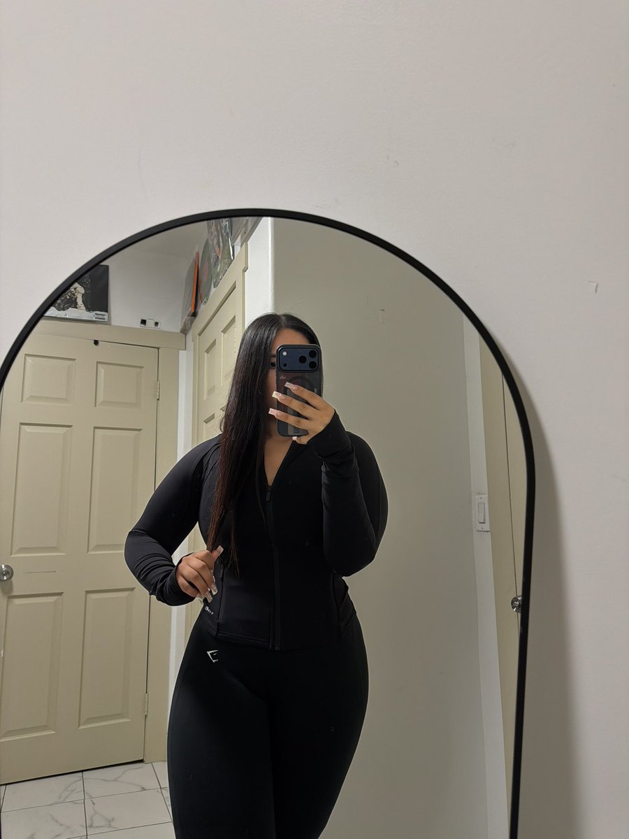 sssandyyyyyy's tweet photo. Pretty girlz run the world 🖤 https://t.co/IWIC7H8yzK