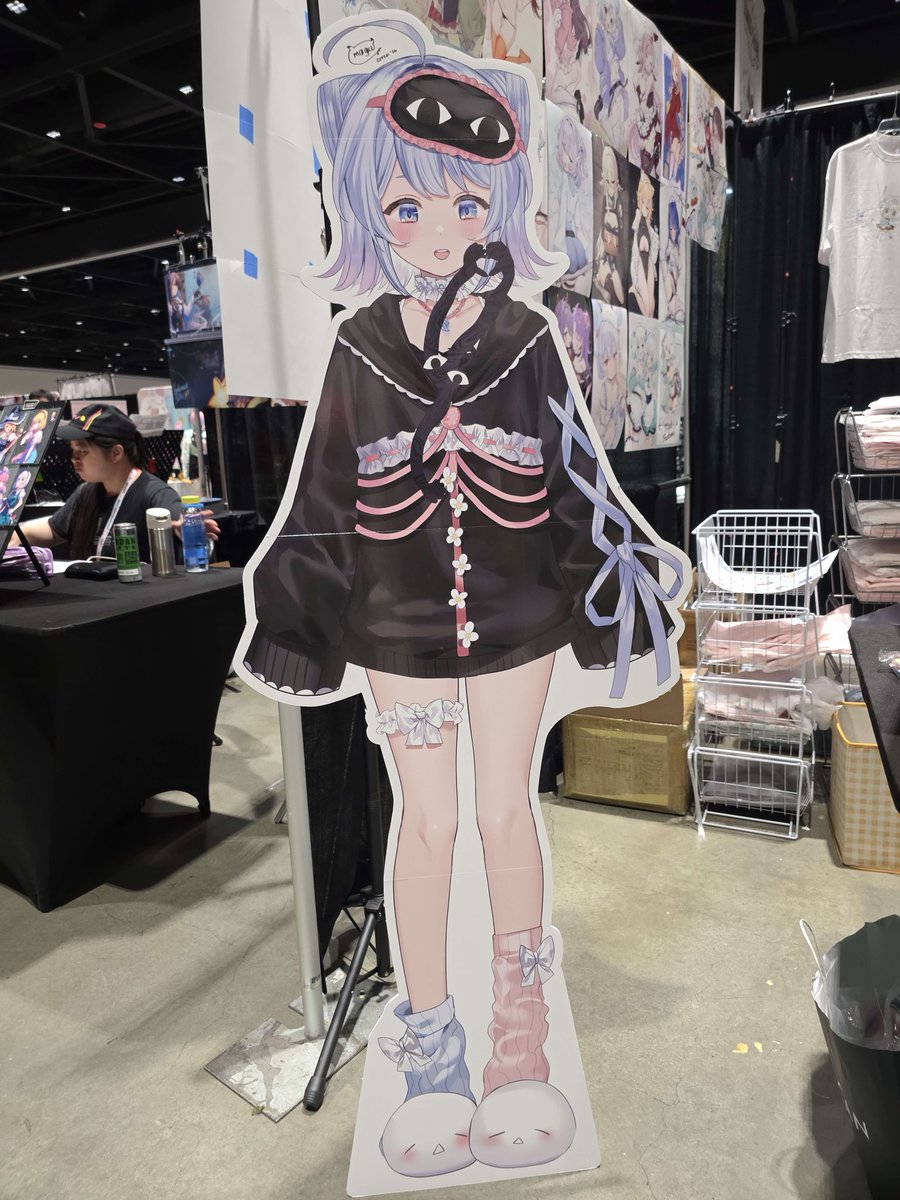 MoguGhost's tweet photo. 📢 SUMMONING ALL MOGCHAMPS 
🔴LIVE AUCTION FOR THE SIGNED MOGU STANDEE 🔴
at the front of oimobuster's booth 104
⏰ AT 2:30PM 
starting bid: $100 

pls let me haunt you 🥺🩵

#MoguRelics #OffkaiGen5 https://t.co/vBxCpPgFGc
