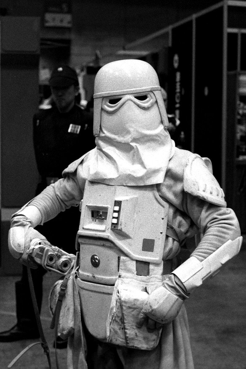 Darkside_photo_'s tweet photo. Analog Empire
.
📸Olympus om2000
🎞Ilfordhp5 
.
.
Imperial deployment at Star Wars Celebration Japan 2025. 🇯🇵 Captured the gritty details of this incredible Snowtrooper on an Olympus OM2000 using Ilford HP5. Long live analog and long live the Empire! 📸
.
#Snowtrooper ​#StarWars https://t.co/a1Unv0pvUt