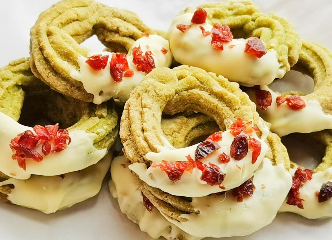 ElaConversppyt's tweet photo. Just found the crispiest matcha cookies! Crunchy, sweet and packed with authentic matcha flavor  Sharing these with my snack crew tonight  Who wants a bite， https://t.co/reF8XTnuBr