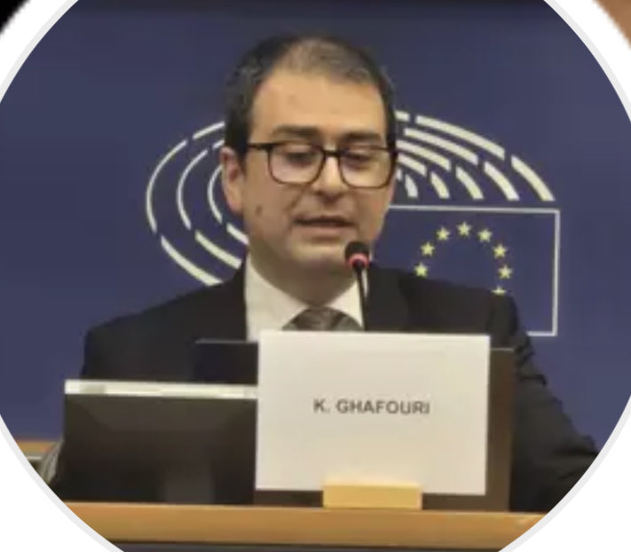 AhmadyMoustafa's tweet photo. کامبیز غفوری:
آقایان ر پهلوی و م جزنی یک چیز مشترک دارند
اگر اسم پدرشان نبود،در سپهر سیاسی ایران هیچ بودند زیرا هیچ کار مثبت و ثمرداری انجام نداده‌اند.
البته از یک جهت م جزنی جلوتر است چون هنوز به اپوزیسیون ضربه نزده و روی قبر کسی ادرار نکرده و فحش به اجداد مخالفانش نداده.
#غفوری https://t.co/xYHYBbhMGS