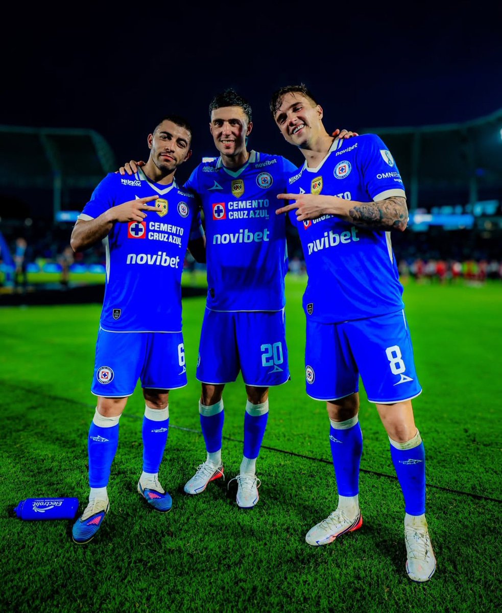 SoydelAzul's tweet photo. Que lujazo de mediocampo 💎💎💎 https://t.co/lhGQrAs77d