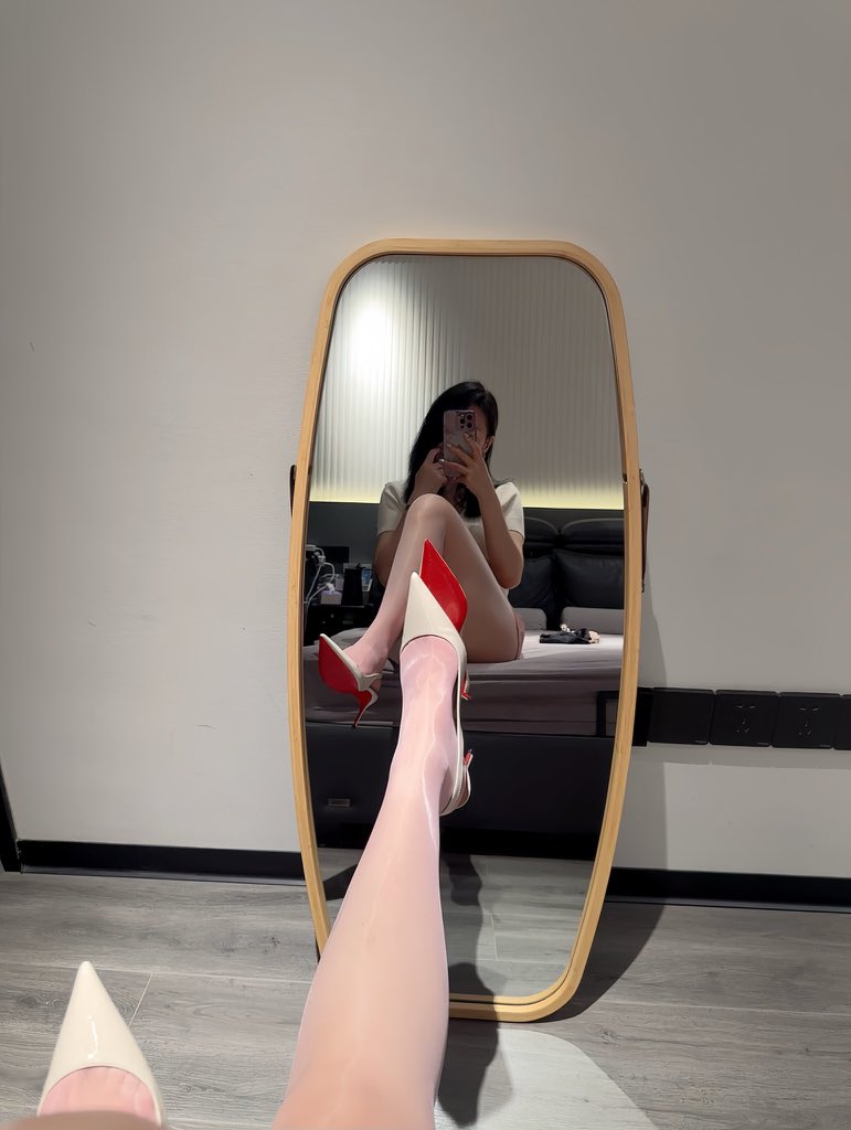 LadiButtafli's tweet photo. 只有我会在一堆人机刷的垃圾评论区里，认真的翻阅正常人的评论并加以回复! https://t.co/exDLbH7FEo