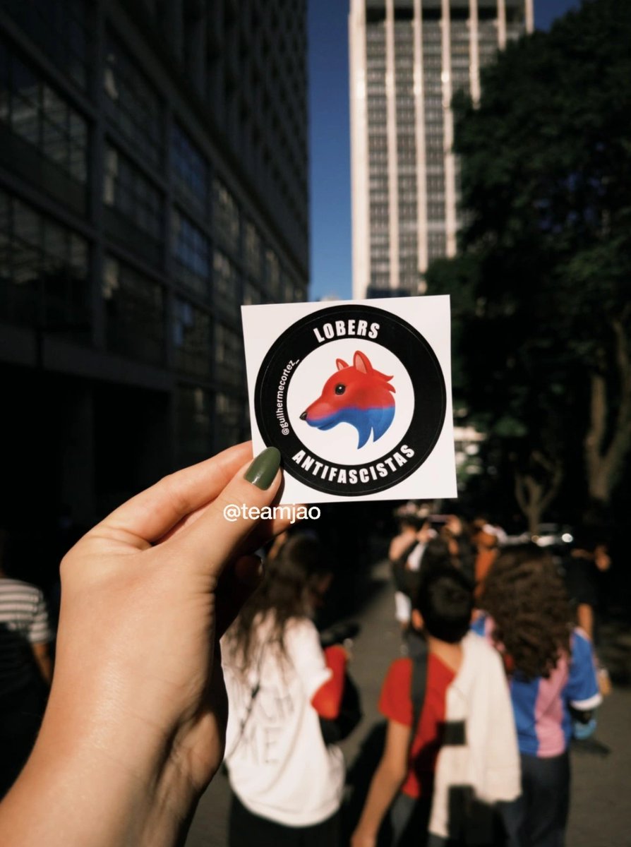 teamjao's tweet photo. O deputado @cortezpsol está distribuindo adesivos na fila da audição do "Memórias Póstumas" 🐺 https://t.co/K3QqDgxdUV