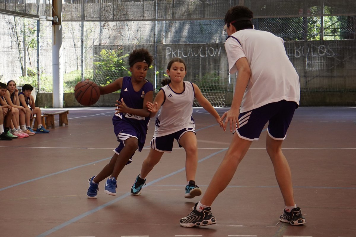 oviedocb's tweet photo. 🌞🏀 𝑿𝑿𝑰 𝑪𝒂𝒎𝒑𝒖𝒔 𝒅𝒆 𝑽𝒆𝒓𝒂𝒏𝒐 𝑶𝑪𝑩

🙌 Primer día completo de la última semana del campus. ¡Bien jugado, chic@s! 🏀

#alimerkaocb
#yosoyocb
#almaocb🏀💙 https://t.co/7qyF8Q8IzT