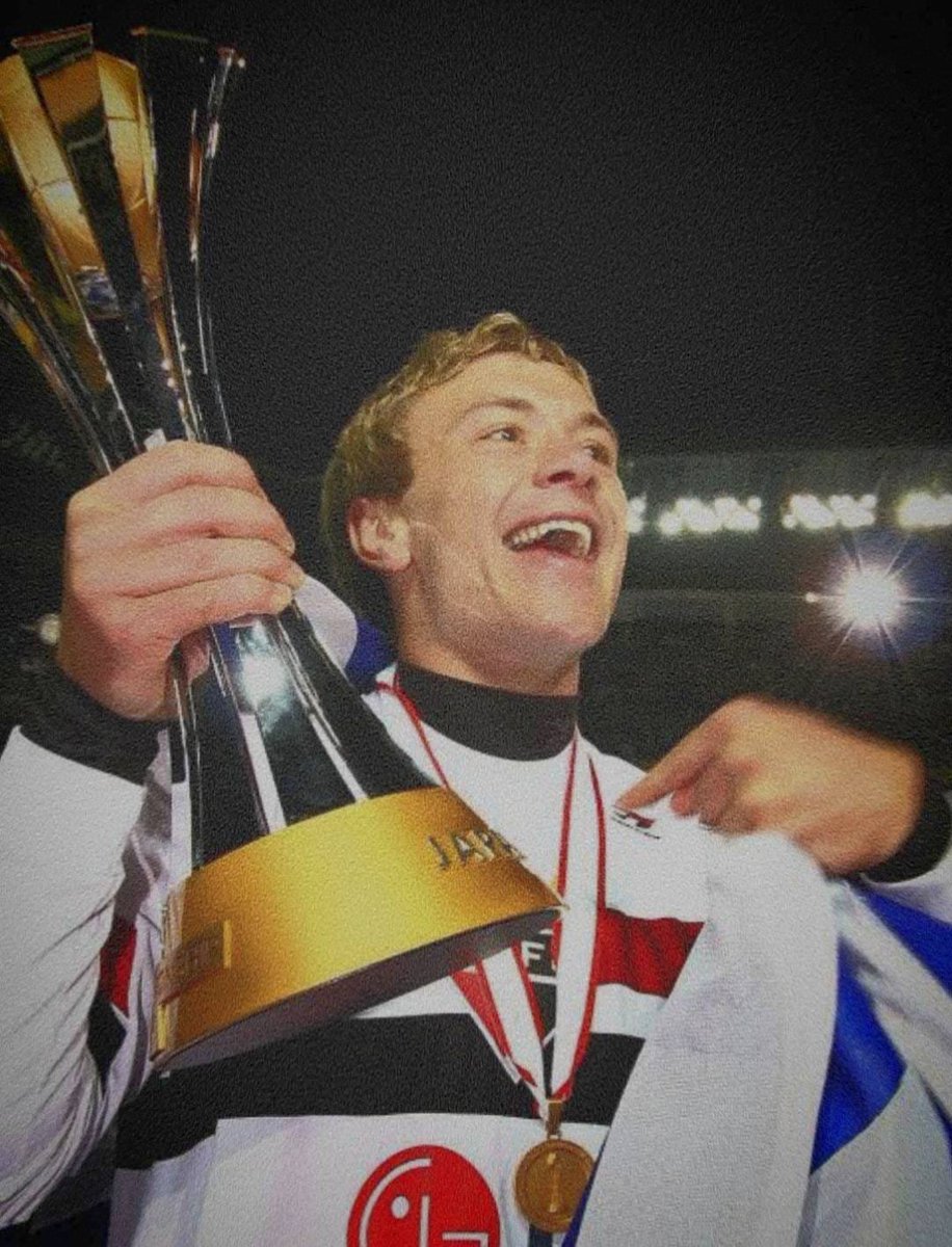 Noitedecopa's tweet photo. 🏆 MUNDIAL? O São Paulo tem! E é o maior campeão mundial entre os clubes brasileiros, com títulos antes e depois da era FIFA.

🏆 LIBERTADORES? O São Paulo é TRI!

🏆 SUL-AMERICANA? Jogou e conquistou.

🏆 CAMPEONATO BRASILEIRO? Tem. Inclusive, foi tricampeão de forma consecutiva.

🏆 RECOPA? Também tem.

🏆 COPA DO BRASIL? Tem.

🏆 SUPERCOPA DO BRASIL? Tem.

🏆 PAULISTÃO? Tem dezenas.

🏆 SÉRIE B? Ah... essa o São Paulo nunca precisou disputar, não tem! 🚫

Definitivamente um COLOSSO do futebol! 🔴⚪⚫