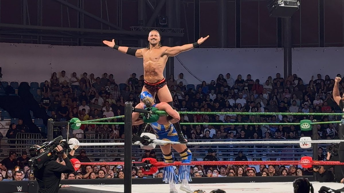 AngelGarzaWwe's tweet photo. Y esto es SOLO EL PRINCIPIO 😎😎 
#DiosPerdonaLosPerrosNo 🔥🔥 @luchalibreaaa @WWE @TKOGrp https://t.co/3NuK2OVm08