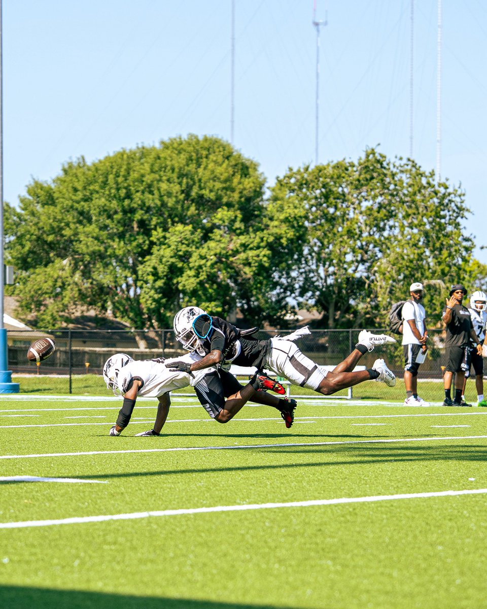 SWRaidersFB's tweet photo. Summer OTA’s! Who’s ready for fall camp? Where will you be this fall, in camp or at the crib? #JoinTheRaid 🏴‍☠️🏴‍☠️🏴‍☠️ https://t.co/oFyAqAUV2V