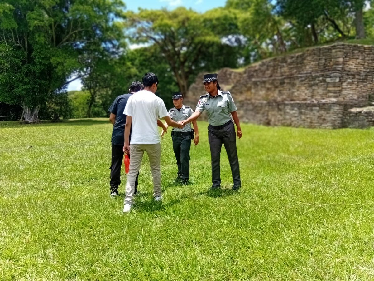 GN_MEXICO_'s tweet photo. ¡Comprometidos en proteger nuestro patrimonio cultural! En zonas arqueológicas del país, la #GuardiaNacional mantiene su presencia permanente con acciones de vigilancia y cercanía directa con la población fomentando el respeto a nuestros sitios históricos. Además de proporcionar seguridad a los turistas nacionales y extranjeros. Somos #GuardianesDeLaSoberanía