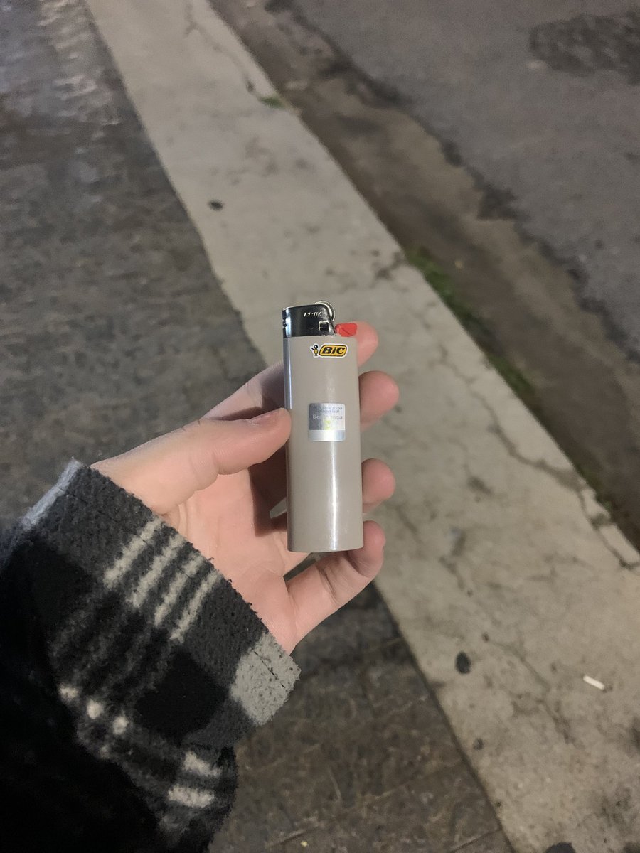 gabeeldc's tweet photo. bic cinzaaa https://t.co/0dI9d4trXp