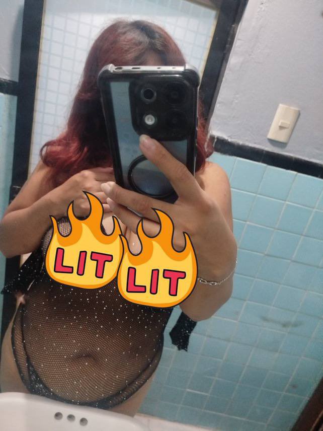 AleTuputita's tweet photo. Me extrañaron?? Tocó semana de examen estuve ocupada 🫠, pero eso también quiere decir que hay alumnitos que necesitan pasar la materia 🫣. así fui a la casa de uno de ellos y que rico me la paseeeee jajaja aun no lo puedo creer, y mi esposo cuck estupido en la casa jajaja https://t.co/9nDY4ukBsR
