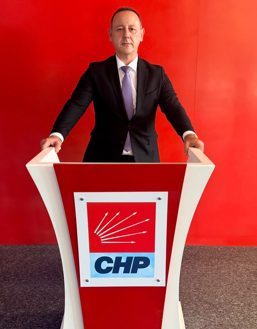 HalilAsCHP's tweet photo. Gazi Mustafa Kemal Atatürk’ün emanet ettiği Cumhuriyet’i ve Cumhuriyet Halk Partisi’ni sonuna kadar savunacağız.

Bu dava; makamların değil, ilkelerin davasıdır.

Sayın Genel Başkanım Kemal Kılıçdaroğlu,

Dürüstlüğünüzle, adalet mücadelenizle ve kararlı duruşunuzla yalnız değilsiniz.

Biz buradayız. Biz seninleyiz.

Ne baskılar, ne kumpaslar, ne de algı operasyonları bu yürüyüşü durdurabilir.

Asla yalnız yürümeyeceksiniz.

🇹🇷 Hak, Hukuk, Adalet!

#CHP #KemalKılıçdaroğlu