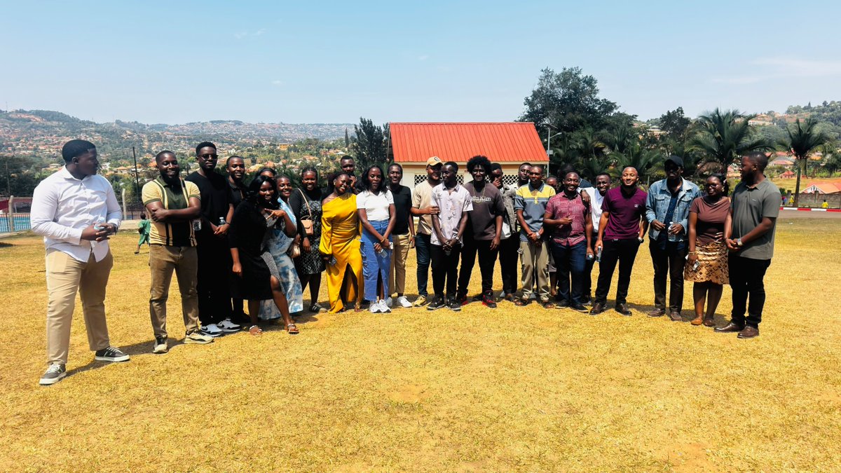 budojunior_sch's tweet photo. Once a student, always family.🏆🎓 
Today, the Class of 2014 donated to support school programs and facilities. Their generosity helps current students enjoy the same solid foundation. We thank the Class of 2014 for their kindness and leadership. 🎓.
#Gakyali_Mabaga https://t.co/B9u8APFwtj