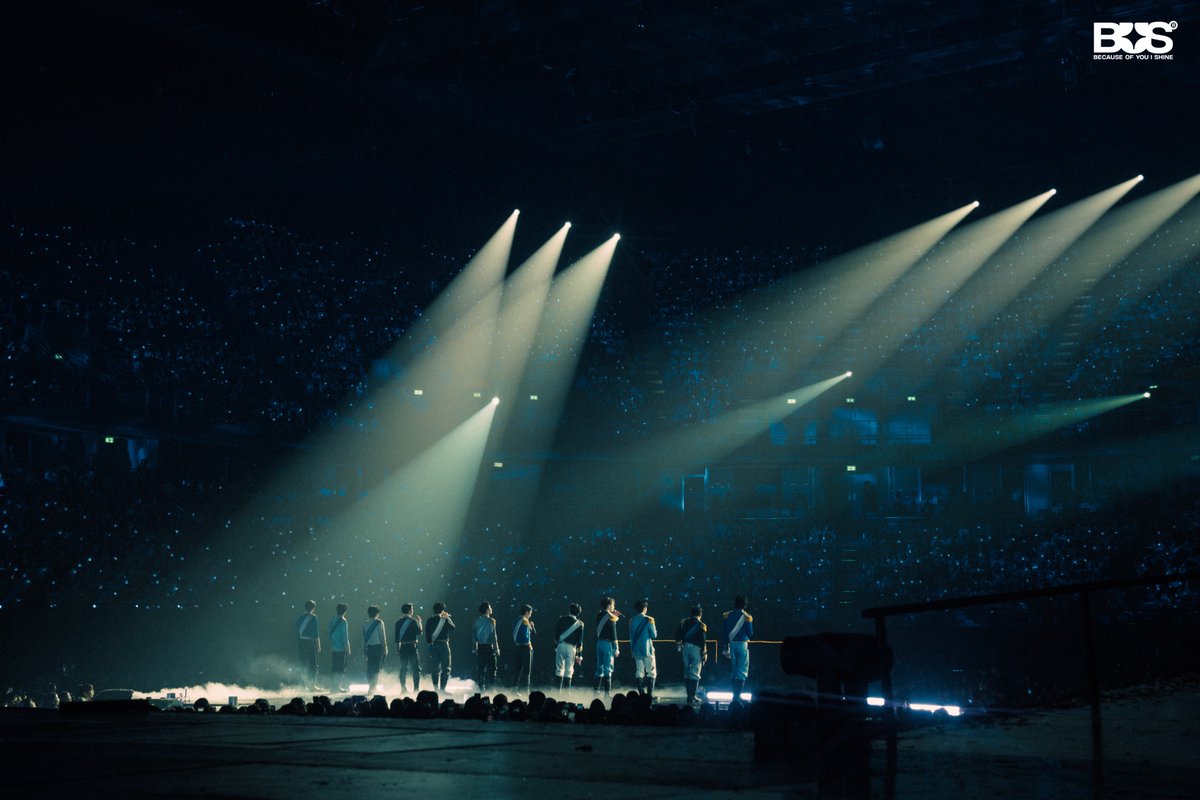 BUS_SONRAY's tweet photo. LIGHT AS ONE จบลงแล้ว แต่ความทรงจำที่ทุกคนมอบให้พวกเราจะอยู่กับพวกเราไปอีกนานเลยครับ 🥹💙

ขอบคุณ BEUS ทุกคนที่เดินมาถึงวันนี้ด้วยกัน ขอบคุณทุกแรงเชียร์ ทุกเสียงร้อง ทุกแสงจาก BOB และทุกความรักที่ส่งมาให้พวกเราเสมอ เพราะมีทุกคน คอนเสิร์ตครั้งนี้ถึงสมบูรณ์ได้จริง ๆ

หวังว่าเราจะได้สร้างความทรงจำดี ๆ และเดินไปด้วยกันแบบนี้ในทุกก้าวต่อจากนี้นะครับ 🤍 (1/6)

#BUS_LIGHTASONE_D3
#BUS_LIGHTASONE
#BUSbecauseofyouishine