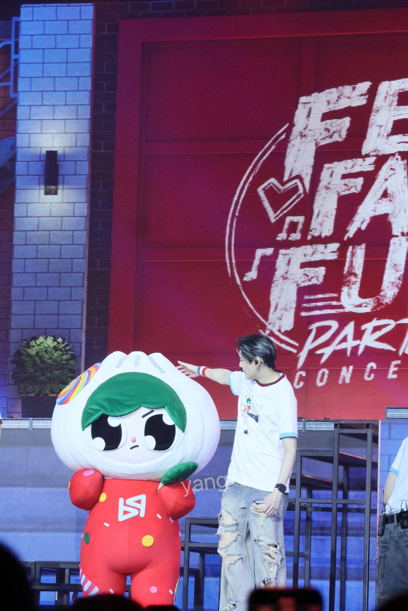 xiaoyangyangbp's tweet photo. 😺🐷🧄
@paody_GMMTV @bb0un @Prem_space 
#FFFPartyConcert2026D1 #bounprem https://t.co/SQa2rTe03F