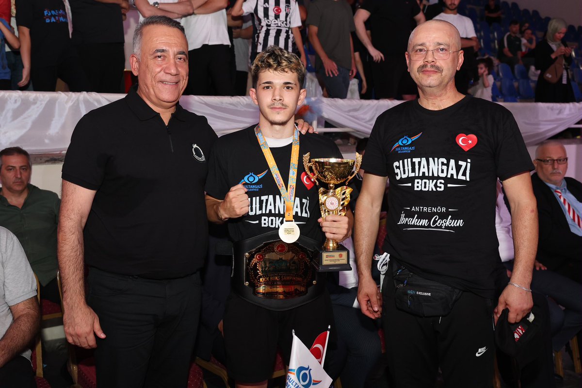avadursun's tweet photo. Sultangazi Belediyesi yine tarihe geçti! 😎

İstanbul’da ilk kez düzenlenen Türkiye Profesyonel Kick Boks Turnuvası’na, #AvrupaSporŞehriSultangazi olarak başarıyla ev sahipliği yaptık 💯🥊

Şampiyonlarımızı, mücadele eden tüm sporcularımızı ve teknik ekiplerimizi tebrik ediyorum 👏🏻

Sporla büyüyen nesiller, sporla gelişen bir Sultangazi için çalışmalarımızı hız kesmeden sürdürüyoruz 💪🏻🤩