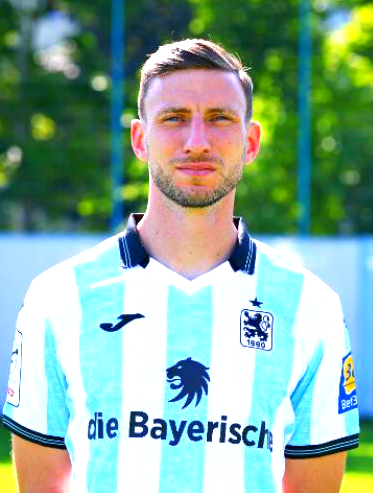 spieleranz25469's tweet photo. #rammel1860
Maier, Niederlechner und Vozinha beenden nach der Saison alle ihre Karriere, angeblich um mehr Zeit zum saufen zu haben https://t.co/RQwDkKCN3V