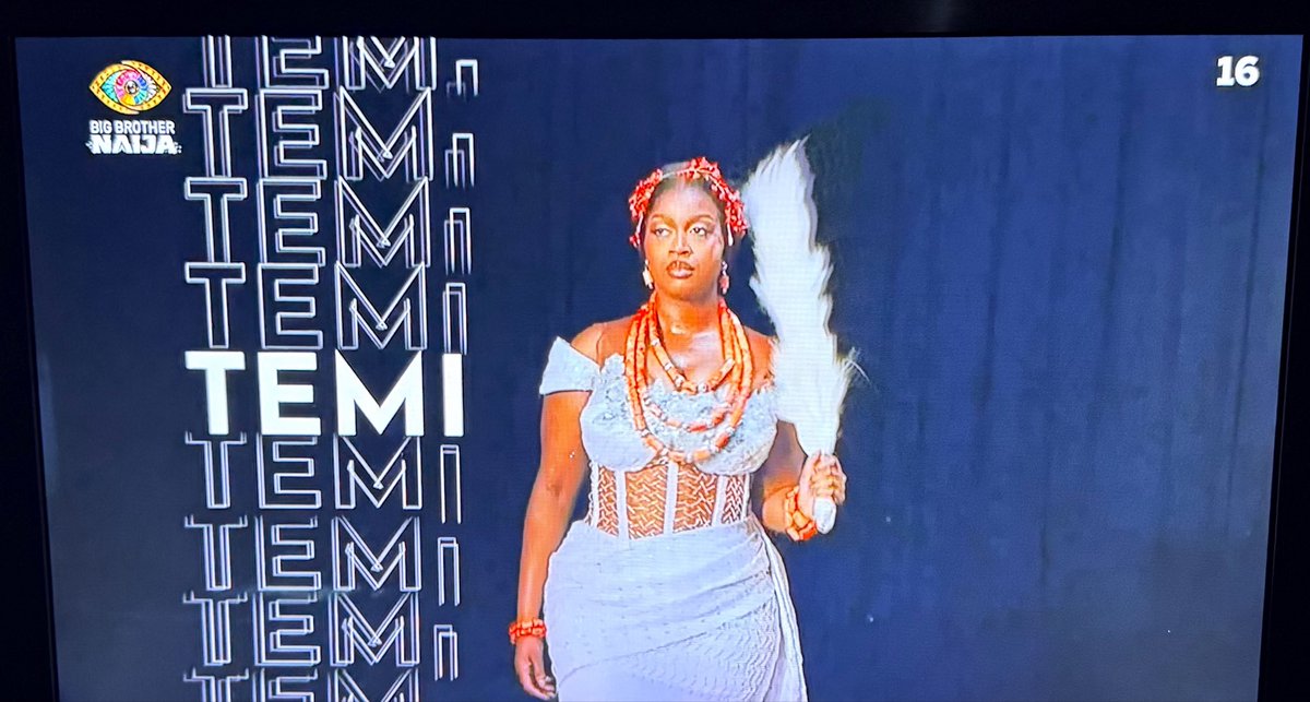 TWEETORACLE's tweet photo. Temi is a London girl, a kind 21 yr old and have never seen a TV reality star like her on the show.  #BBNaija https://t.co/0q6GDAWr1m