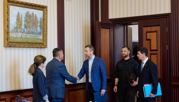 LegendsLviv's tweet photo. 🇺🇦 Ukrainian officials discussed with Raytheon executives ways to supply air defense missiles and strengthen cooperation in the field of defense systems.

#Ukraine https://t.co/gVaLwDSjyw