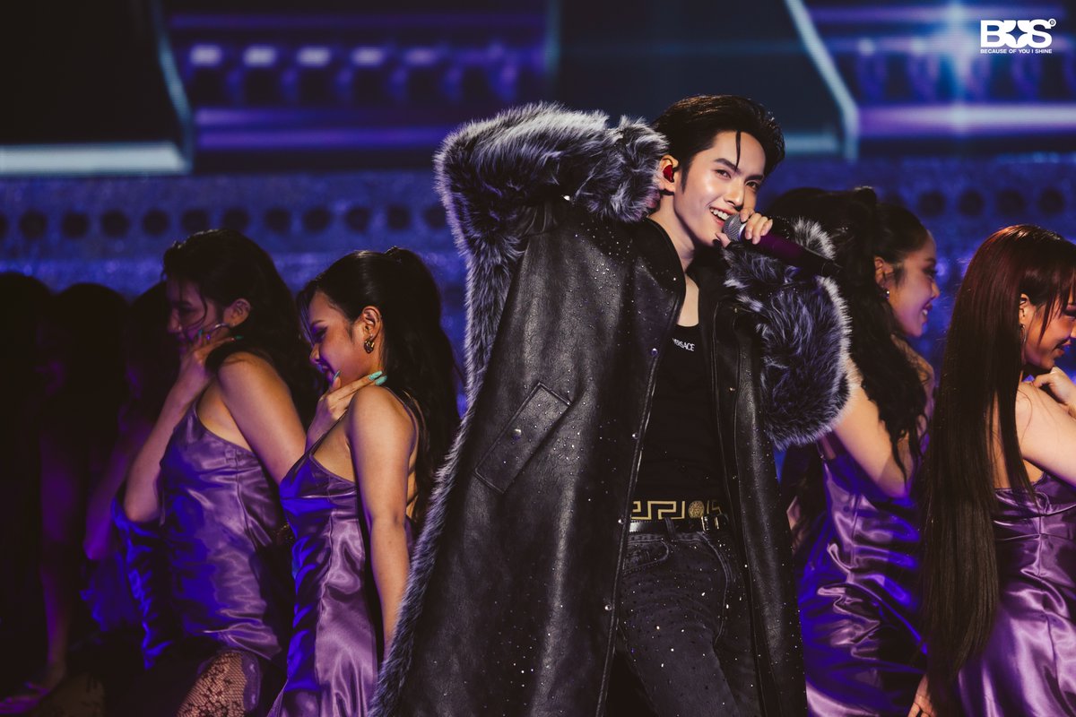BUS_SONRAY's tweet photo. LIGHT AS ONE จบลงแล้ว แต่ความทรงจำที่ทุกคนมอบให้พวกเราจะอยู่กับพวกเราไปอีกนานเลยครับ 🥹💙

ขอบคุณ BEUS ทุกคนที่เดินมาถึงวันนี้ด้วยกัน ขอบคุณทุกแรงเชียร์ ทุกเสียงร้อง ทุกแสงจาก BOB และทุกความรักที่ส่งมาให้พวกเราเสมอ เพราะมีทุกคน คอนเสิร์ตครั้งนี้ถึงสมบูรณ์ได้จริง ๆ

หวังว่าเราจะได้สร้างความทรงจำดี ๆ และเดินไปด้วยกันแบบนี้ในทุกก้าวต่อจากนี้นะครับ 🤍 (5/6)

#BUS_LIGHTASONE_D3
#BUS_LIGHTASONE
#BUSbecauseofyouishine