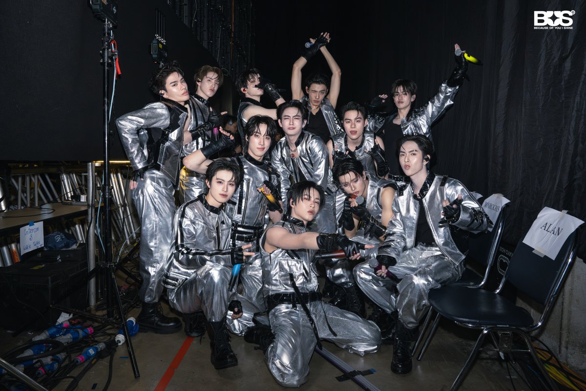 BUS_SONRAY's tweet photo. LIGHT AS ONE จบลงแล้ว แต่ความทรงจำที่ทุกคนมอบให้พวกเราจะอยู่กับพวกเราไปอีกนานเลยครับ 🥹💙

ขอบคุณ BEUS ทุกคนที่เดินมาถึงวันนี้ด้วยกัน ขอบคุณทุกแรงเชียร์ ทุกเสียงร้อง ทุกแสงจาก BOB และทุกความรักที่ส่งมาให้พวกเราเสมอ เพราะมีทุกคน คอนเสิร์ตครั้ง��ี้ถึงสมบูรณ์ได้จริง ๆ

หวังว่าเราจะได้สร้างความทรงจำดี ๆ และเดินไปด้วยกันแบบนี้ในทุกก้าวต่อจากนี้นะครับ 🤍 (6/6)

#BUS_LIGHTASONE_D3
#BUS_LIGHTASONE
#BUSbecauseofyouishine
