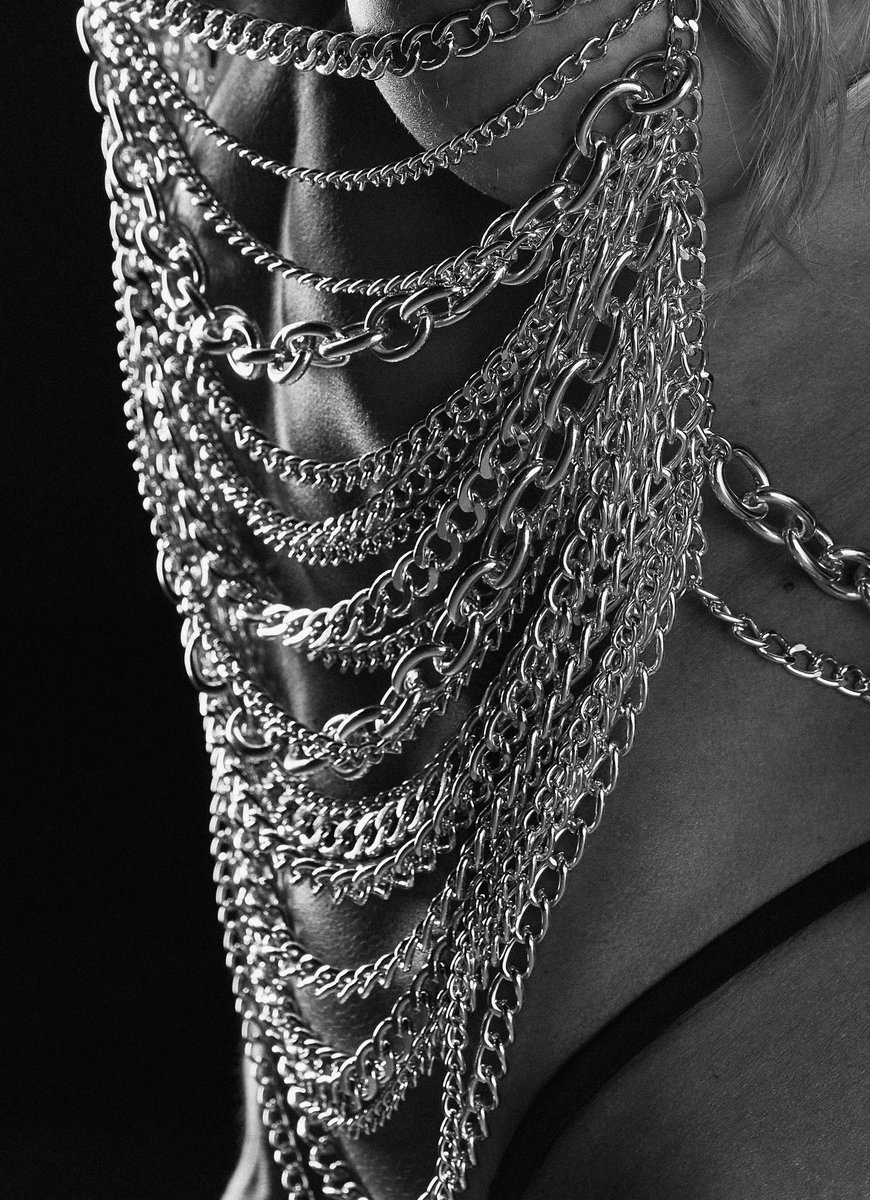 BriannaAless92's tweet photo. monochrome, but definitely not boring 🖤🤍 https://t.co/MS7vWDOISM