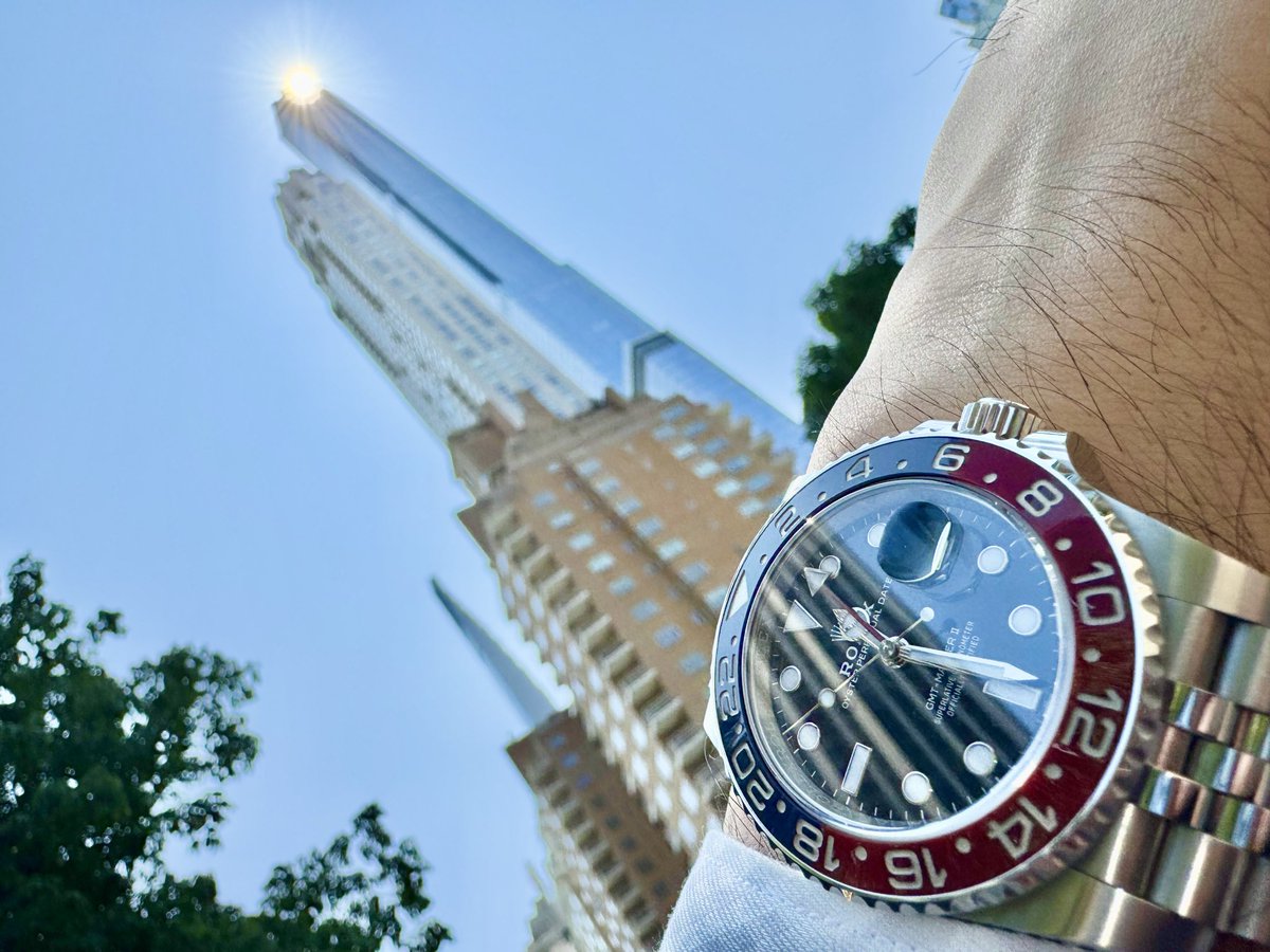 pepsihunt's tweet photo. ニューヨークは快晴🗽☀️
暑いですが日本みたいに湿気がないし風が涼しいので長袖でもいけます
ランチはロブスターロールをテイクアウトしてコロンバス•サークルで食べましたが、これで$18は高い、、、🦞 https://t.co/3KX0ZiiA1l