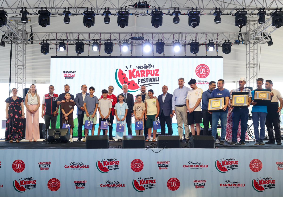 mcandaroglutr's tweet photo. İstanbul Valimiz Sn. Davut Gül ile Büyükelçimiz Sn. Egemen Bağış’ın teşrifleriyle düzenlediğimiz Yeniköy Karpuz Festivali’nde hemşehrilerimizle bir araya geldik.

Birlik ve beraberliğimizi pekiştiren bu güzel organizasyonda emeği geçen herkese gönülden teşekkür ediyorum. https://t.co/EQhwBKrRNy