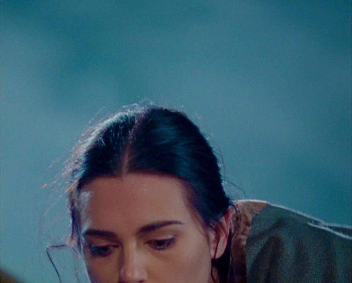 oliwankenobi26's tweet photo. morgana still wanting to sleep next to gwen in s3.. #kmsing https://t.co/dpgu2dcZU0