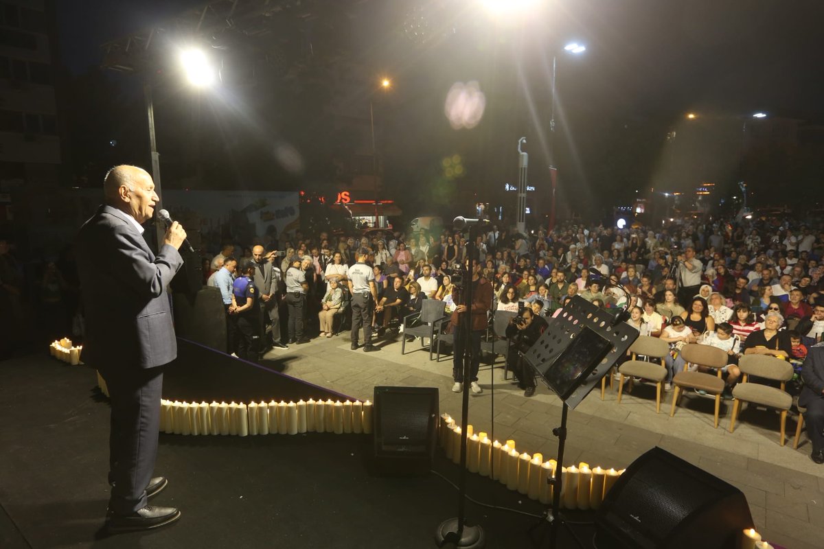 fethiyasar's tweet photo. Ankara Büyükşehir Belediyemizle birlikte düzenlediğimiz ABB Kent Orkestrası ve Agora Senfoni Orkestrası Ortak Konseri için Ragıp Tüzün Parkımızdayız.

Değerli sanatçılarımıza ve konsere yoğun ilgi gösteren hemşerilerimize teşekkür ediyorum. 

Sanatın; sınırları, engelleri, farklılıkları ortadan kaldıran birleştirici gücüne inanıyor; sanata ve sanatçıya destek oluyoruz. 

Yenimahalle, Ankara’da kültür ve sanatın merkezi olmaya devam edecek.