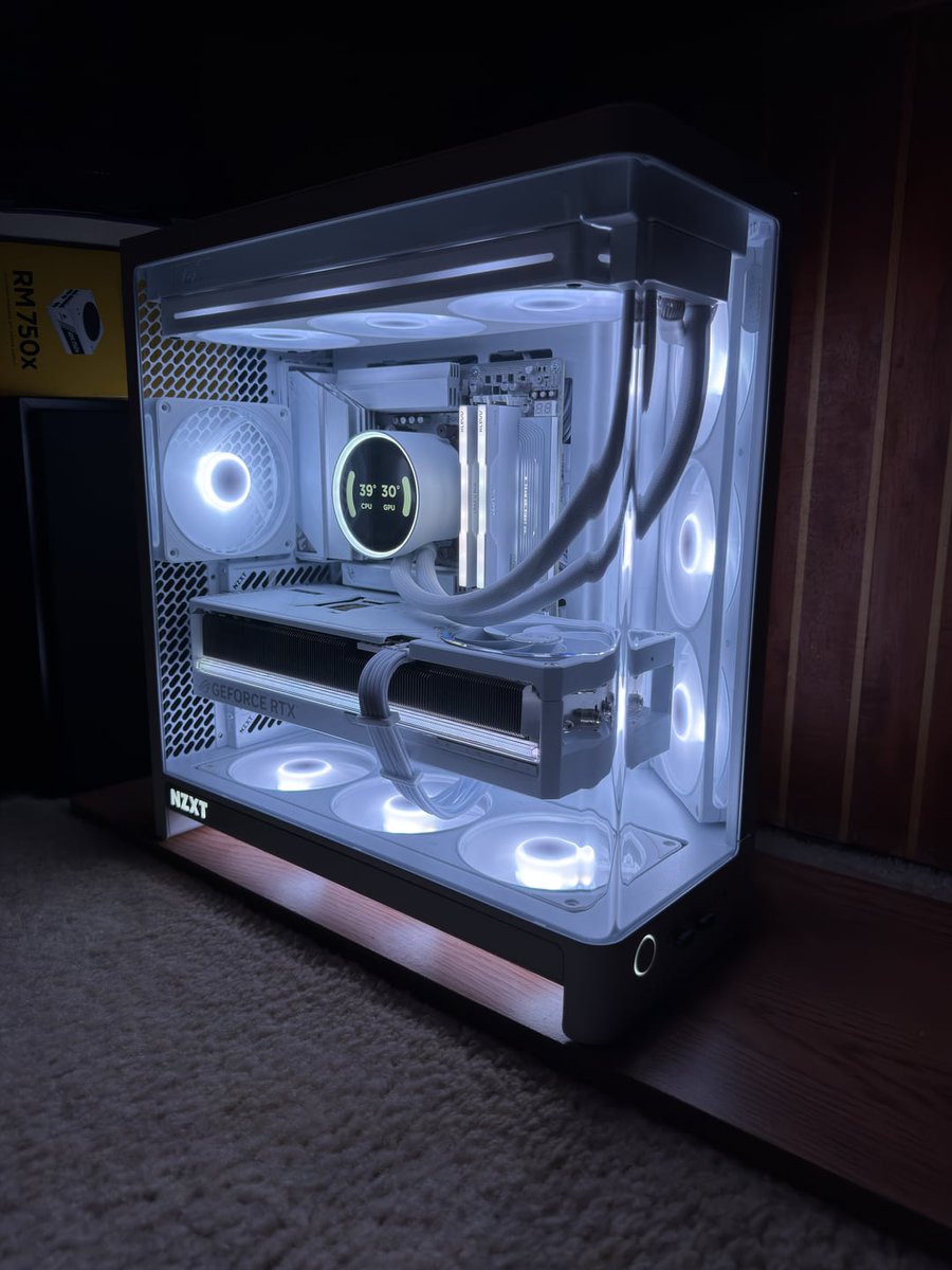 NZXT's tweet photo. What do you think of this user's H6 RGB+ build?

We give it a 6/6 6️⃣ 

https://t.co/k0zpYKmVIb https://t.co/TBqB8Ks7J5