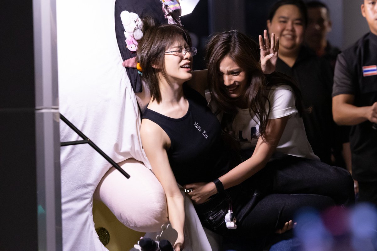 taberulogkub's tweet photo. 🧡💜🦋📸

EMIBONNIEANY UNDER MOONSHADOW 
#งานมหกรรมนิยายนานาชาติ2026xEmiBonnie 
#EmiBonnie https://t.co/FtUDgcJFji