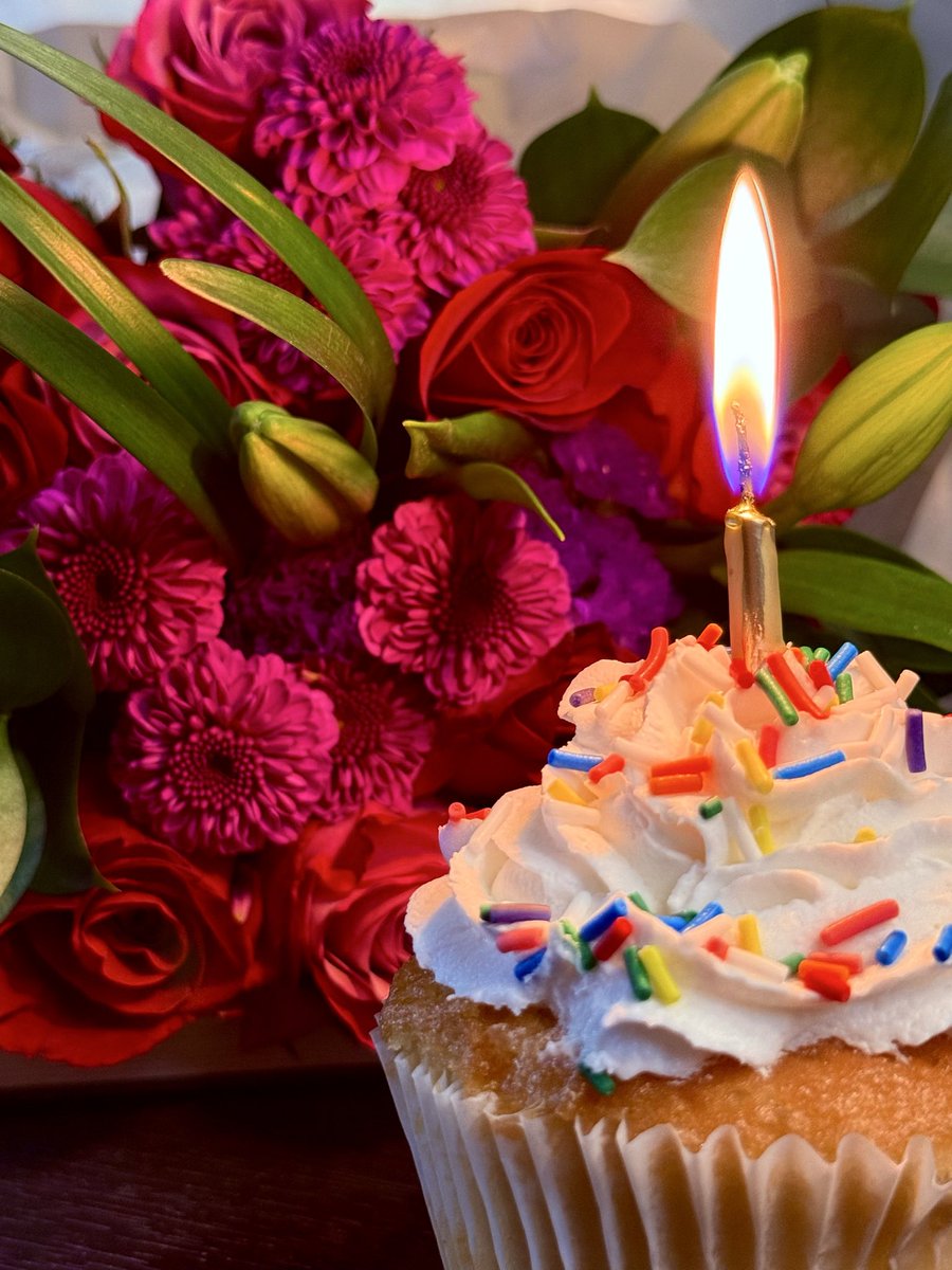 meannolered's tweet photo. blow the candle bitch 🩷 https://t.co/iHAFKSlRy4