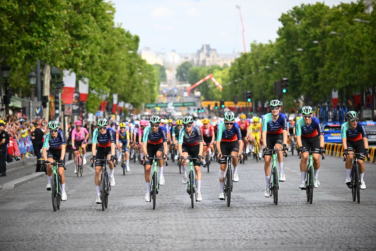 decathloncmacgm's tweet photo. 🇫🇷 @LeTour 

Mission accomplie. 💛. 8 coureurs à Paris.
Paul, Matthew & Olav, vous venez de boucler votre 1er Tour de France ✅

///

Done & dusted 💛. 8 riders in Paris. 
Paul, Matthew & Olav, you’ve just finished your 1st Tour de France ✅

#DECATHLONCMACGMTEAM - 📸 Pressesports / E.Garnier