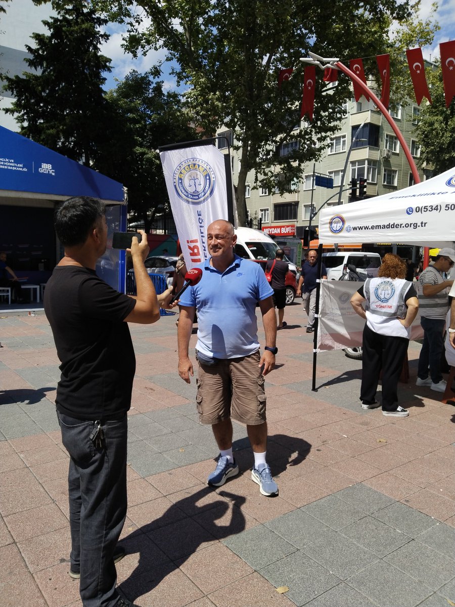 Ulkesevdalisi34's tweet photo. Bugün Sultangazi standımıza bir çok yol arkadaşımız, siyasi parti temsilcileri,stk, dernek yöneticileri ve medya destek verdi.
Yol arkadaşlarımızdan kıymetli büyüğümüz Metin abimiz ve kıymetli babasına destekleri için ayrıca teşekkür ederiz.
@BMetin13
@EmadDernegi
#EmadderSahada https://t.co/MWJj8iWjN1