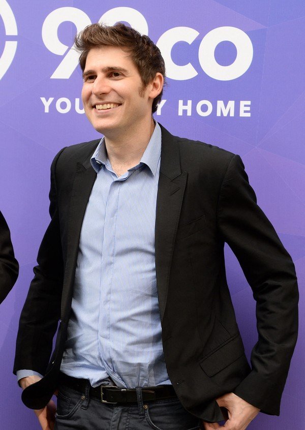 AnythingLFC_'s tweet photo. 🚨 Eduardo Saverin who is one of the co-founders of Facebook, is among the wealthy businesspeople who have been approached to join a consortium which is in talks to buy a large minority stake in Liverpool FC (@MarkKleinmanSky) https://t.co/LkvTBZ1SkP