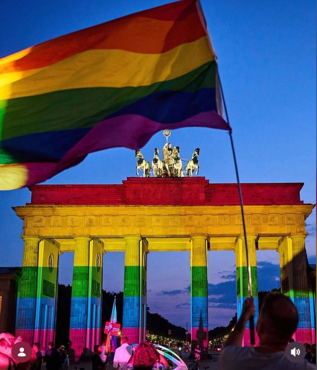 MaximMaxime2's tweet photo. 😢😢😢
#berlinpride https://t.co/TToW0gr8c0