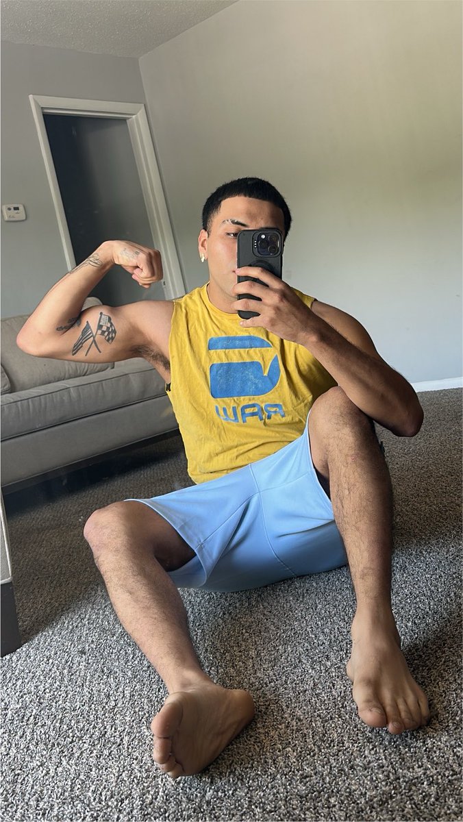 2fedmar's tweet photo. Who gone pay for my haircut? https://t.co/gZWdx4EJ4f