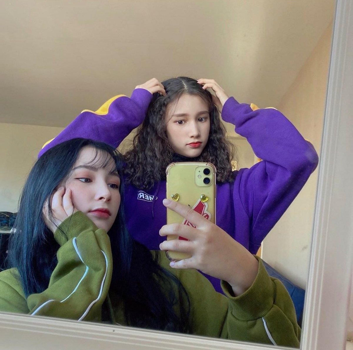 JLEAarchive's tweet photo. with the birthday girl 🎂🎉 https://t.co/q0vN2AZ5cf