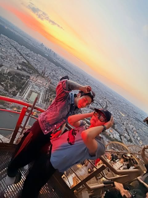 taeluvlis's tweet photo. 𝗧𝗵𝘃 - 22.07.26
On IG : 🇫🇷 J'espère qu'on se reverra
#BTS #방탄소년단 #BTSV #뷔 #V #KIMTAEHYUNG #김태형 #TAEHYUNG #태형 #thv #kth #TAETAE https://t.co/SLzBQf7TtH