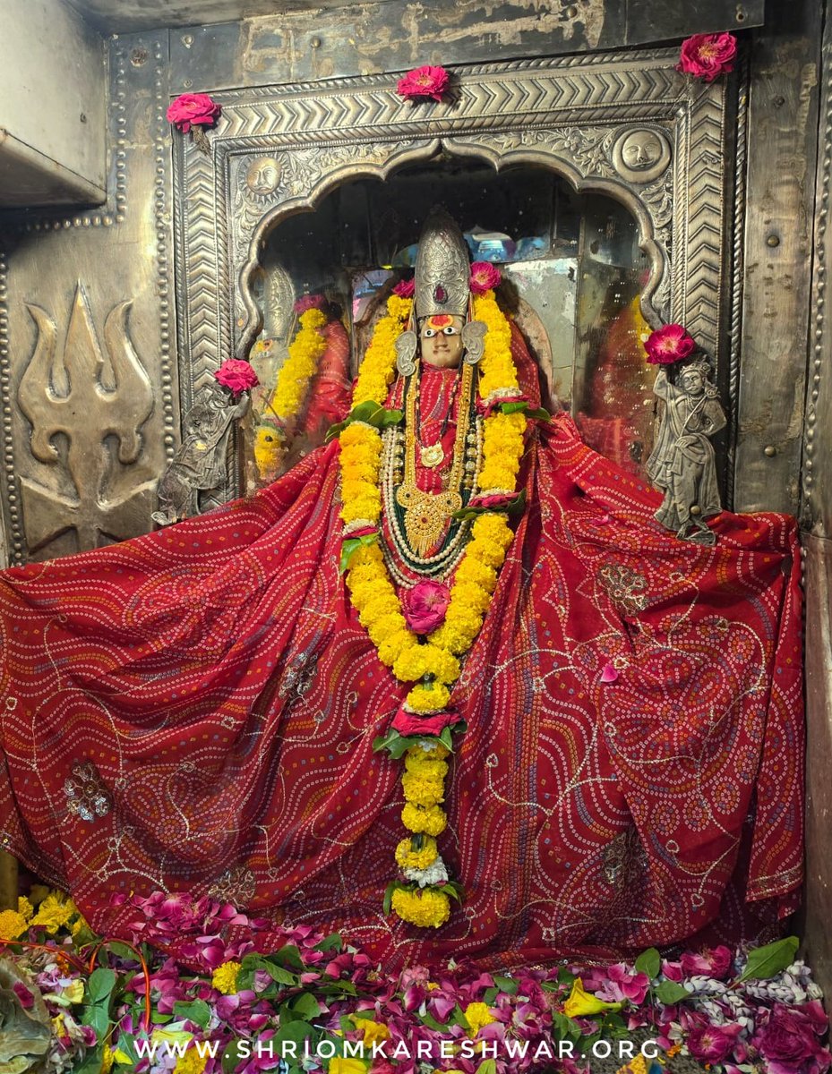 OmkarJyotirling's tweet photo. 🚩जय ओंकार जी 🚩
द्वादश ज्योतिर्लिंग में चतुर्थ, श्री ओंकारेश्वर में श्री ओंकार  महाराज के श्रृंगार दर्शन।
आषाढ़ शुक्ल पक्ष द्वादशी स. 2082 रविवार दिनांक-26/07/26
वेब-https://t.co/cOFsHLEZaw
हेल्प-8989998686(8AM-8PM)
#omkareshwar #ओम्कारेश्वर https://t.co/LvE1ELstsB
