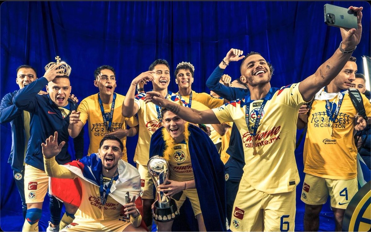 tudimebeto's tweet photo. Qué nostalgia me dio con esta foto🥹💛 https://t.co/MOGogU9fNn