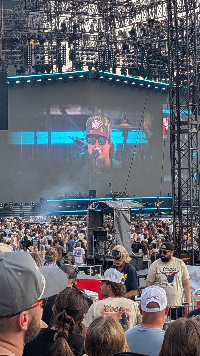 lelicker123's tweet photo. @StubHub thank you for ruining my experience with my daughter at Morgan Wallen. 

I bought section c row 16 floor seats to Morgan wallen yesterday in Michigan. The tickets were fraudulent and you told me you'd provide a fair and equitable spot. 

Obstructed view... Not floor.. https://t.co/VmVsr5puuy