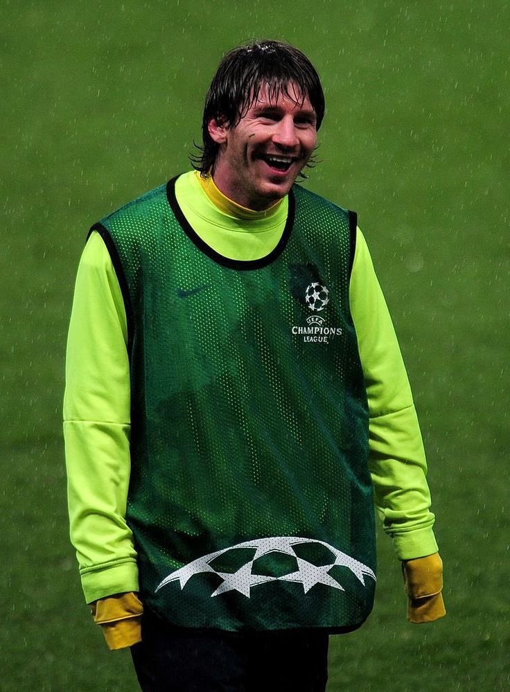 YLme10's tweet photo. Messi in the Rain https://t.co/khcpZ0mum8