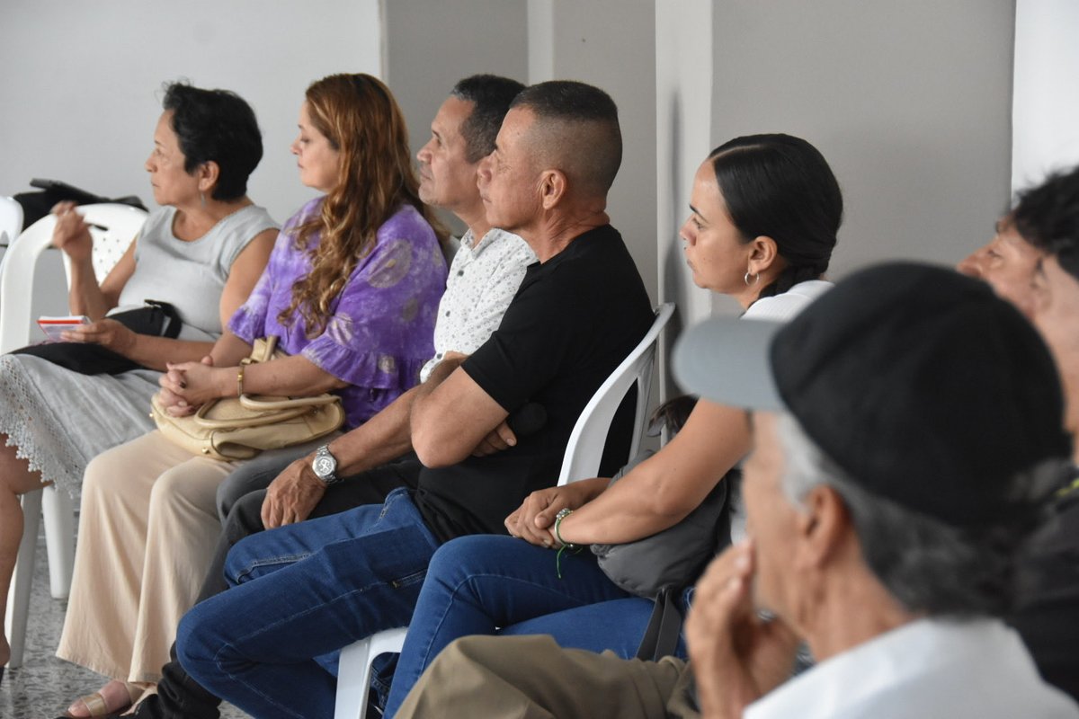 GildardoSilvaPH's tweet photo. En Cartago nos encontramos con los líderes y lideresas del Norte del Valle para seguir fortaleciendo el proyecto político del Pacto Histórico desde los territorios.

Cada conversación, cada abrazo y cada compromiso reafirman que la transformación se construye con organización, participación y unidad. Hoy más que nunca, el reto es caminar juntos, escuchar a nuestra gente y consolidar una fuerza colectiva capaz de defender los avances y abrir el camino hacia un país con más justicia social.

#PactoHistórico  #NorteDelValle #Cartago #OrganizaciónPopular